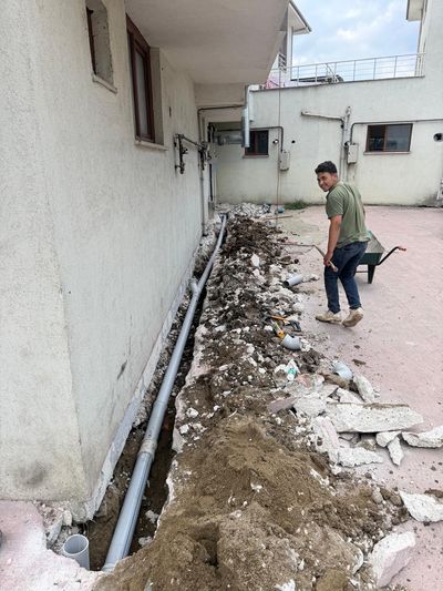 Düzce'de bina çevresi kanalizasyon hattı yenileme ve rögar yapımı