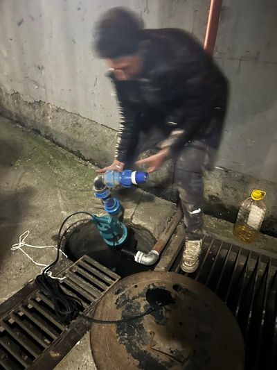Düzce'de dolan bina rögarının dalgıç pompa ile tahliyesi, Albayrak Teknik Tesisat