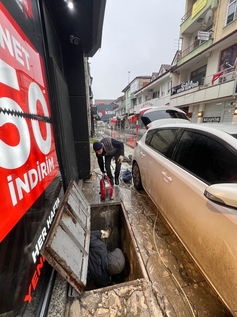 Düzce'de sokak rögarından kanal jet ile bina gider hattı açma